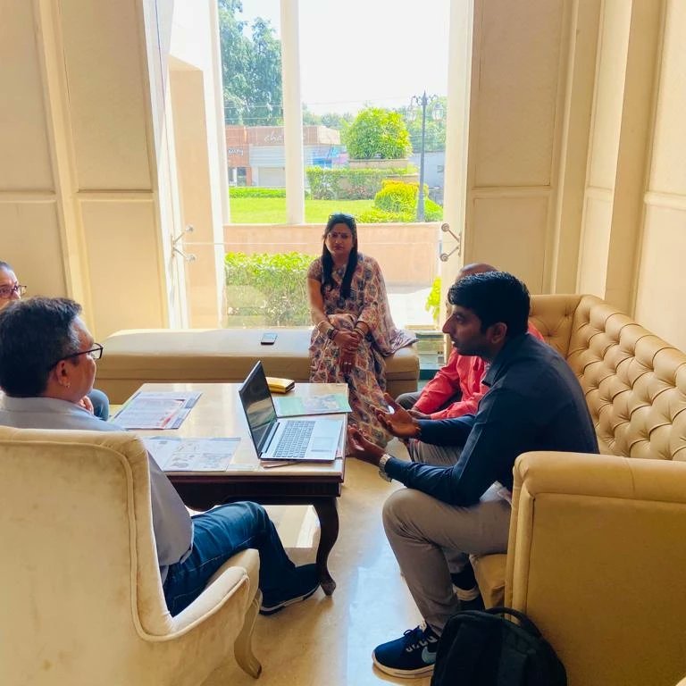 Vijyalaxmiadvo's tweet photo. माननीय प्रधानमंत्री जी का स्टार्टअप इंडिया अब जमीन पर दिखने लगा है कई स्वदेशी कंपनियां कई युवा साथी बढ़ चढ़कर देश के विकास में अपनी हिस्सेदारी निभा रहे हैं।
@narendramodi
@nitin_gadkari
#onecharge
#AatmanirbharBharat
#vocalforlocal
#localbusiness
#startupindia #startupbusiness https://t.co/XeDjPhTB5c
