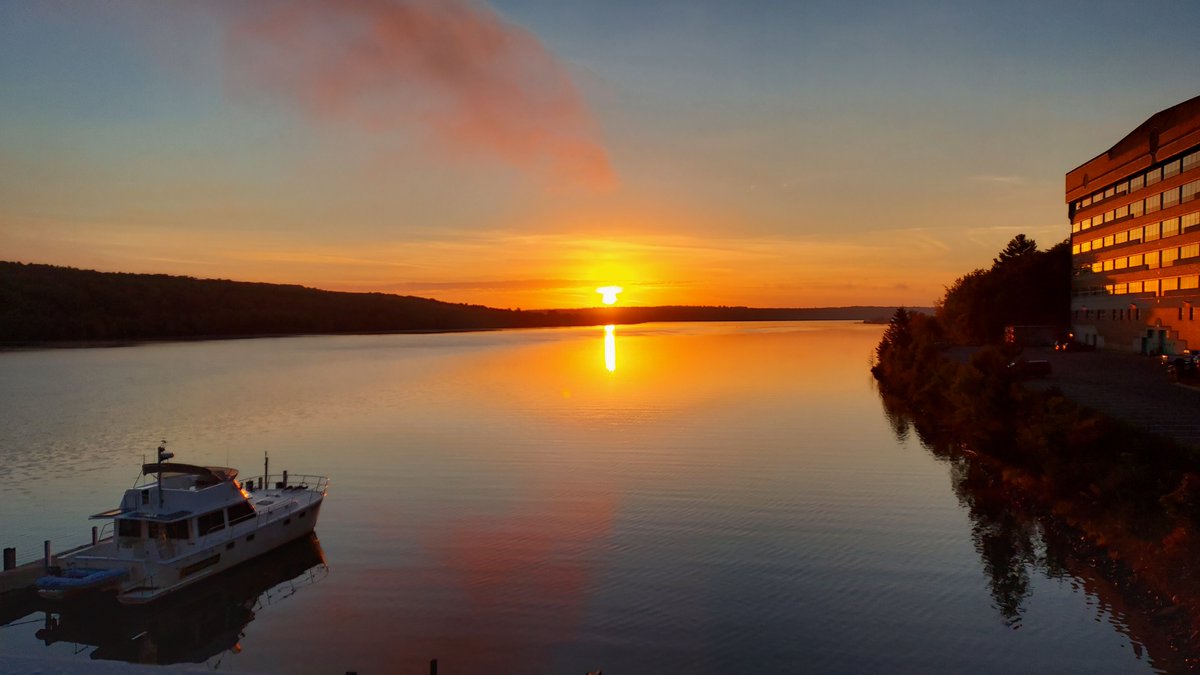 A beautiful start to a glorious fall day (75!) in the Keweenaw!  #AutumnVibes #WinterIsComing