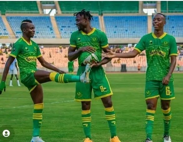 a_yohanec's tweet photo. Kila lakheri young Africa sports club kwenye mchezo wa Leo 💛💛 https://t.co/PYZ2PggbqX