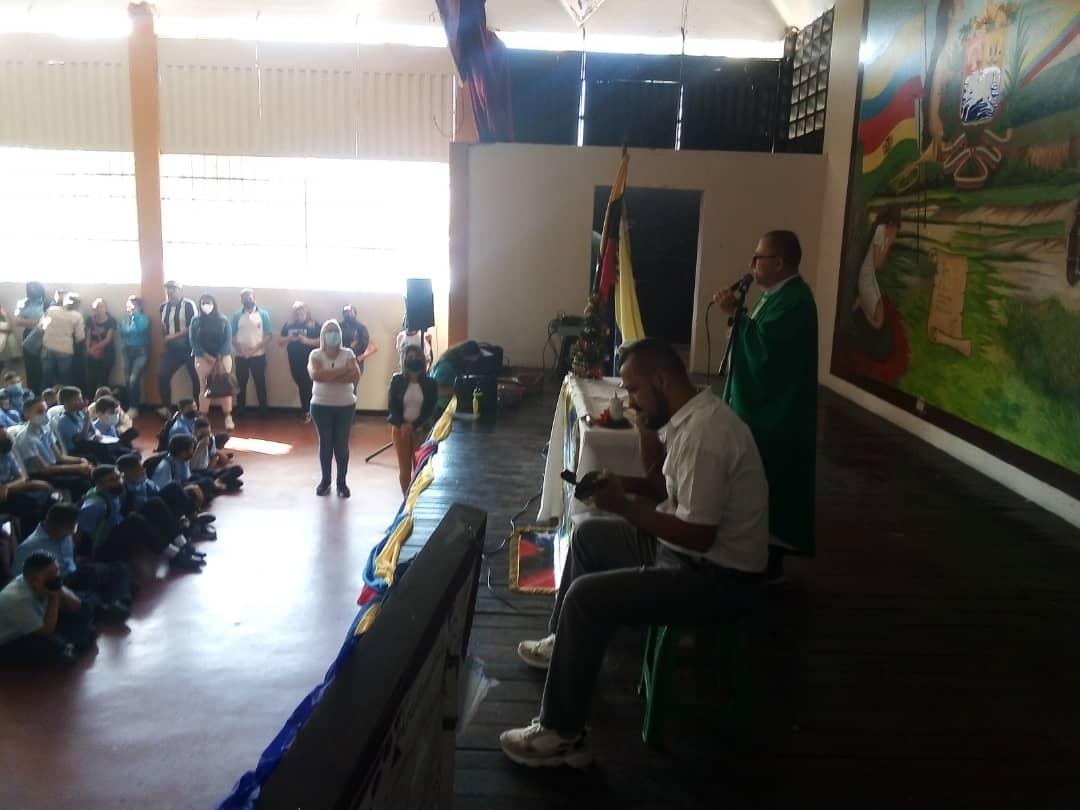 CDCECARDENAS's tweet photo. Fiesta de Inicio de Año Escolar @liceoluislopezm @MPPEDUCACION @_LaAvanzadora @ZonaEducTachira @Berzabethg1 https://t.co/w7cASCIovY