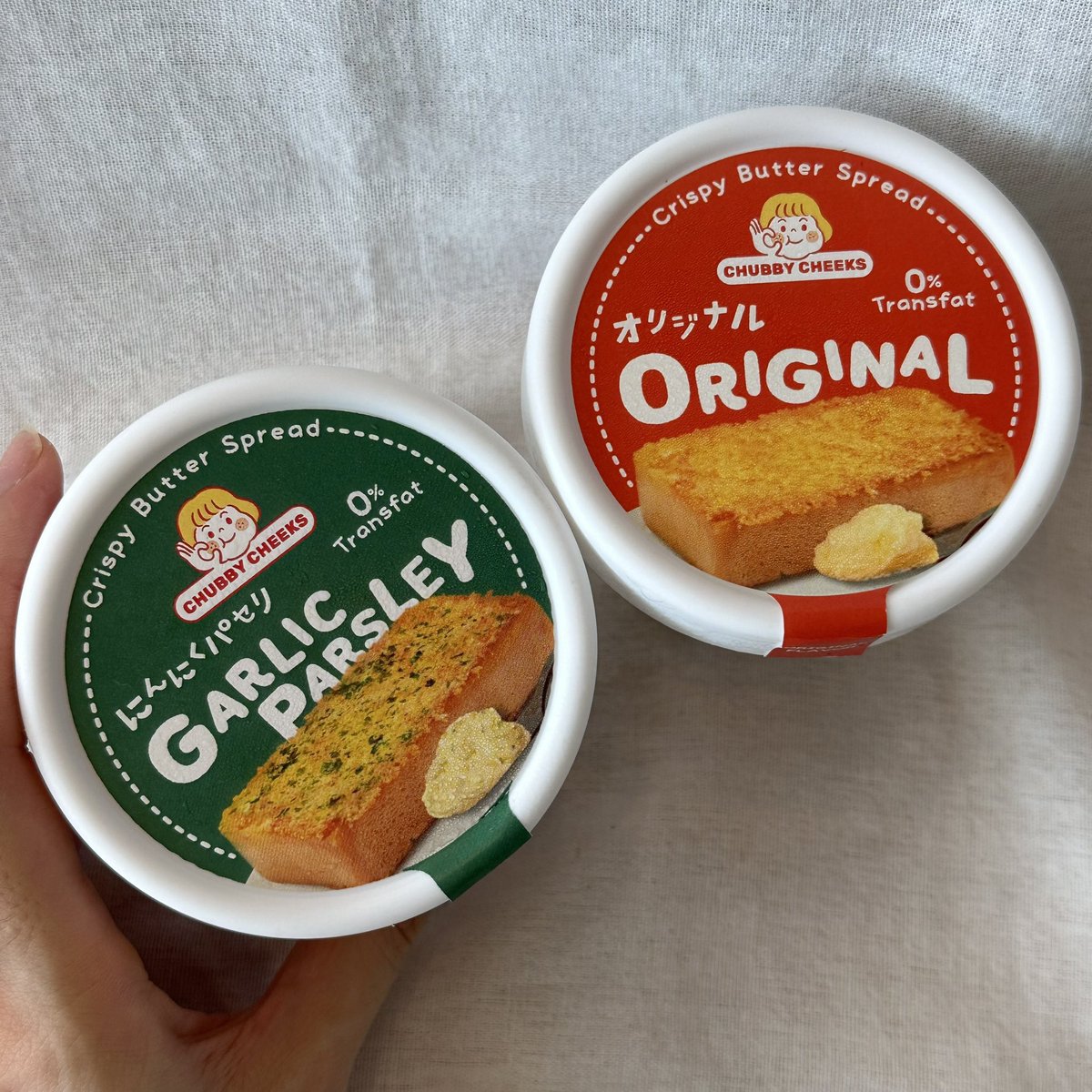 ที่สุดของเนยทาปังชีสกรอบ 🧈🧀🍞 อร่อยแบบแสงออกปาก!!  แค่เอาน้องเนยชับบี้ปาดบนขนมปัง ทาบบนกระทะเทฟล่อน รอให้หน้าเกรียมๆเป็นสีทองก็กินได้เลย เนยทาปังชีสกรอบพอกันเข้าไปคือโคตรฟิน ชีสกรอบๆ หอมเนยกระเทียมกับขนมปังนุ่มๆฉ่ำเนยชีส!!