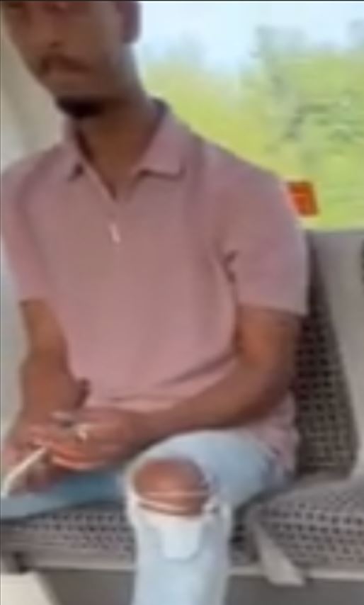 northumbriapol's tweet photo. #APPEAL We're investigating a suspected stalking incident &amp; want to trace this man.

📍  Fellgate Metro Station
⏰ 12.30pm
📅 Aug 28

The victim was on a train &amp; became uncomfortable when a passenger began to watch her. She left the train &amp; it was reported he followed her. (1/2) https://t.co/k0bXiHy3hc