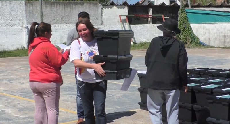 MunicipioLF's tweet photo. Gobierno de Canelones entregó composteras a 60 familias del balneario San Luis - 2022 https://t.co/6mm7U0LNjd 

~ Juntos por más!

DF https://t.co/1L2T8iJ8gA