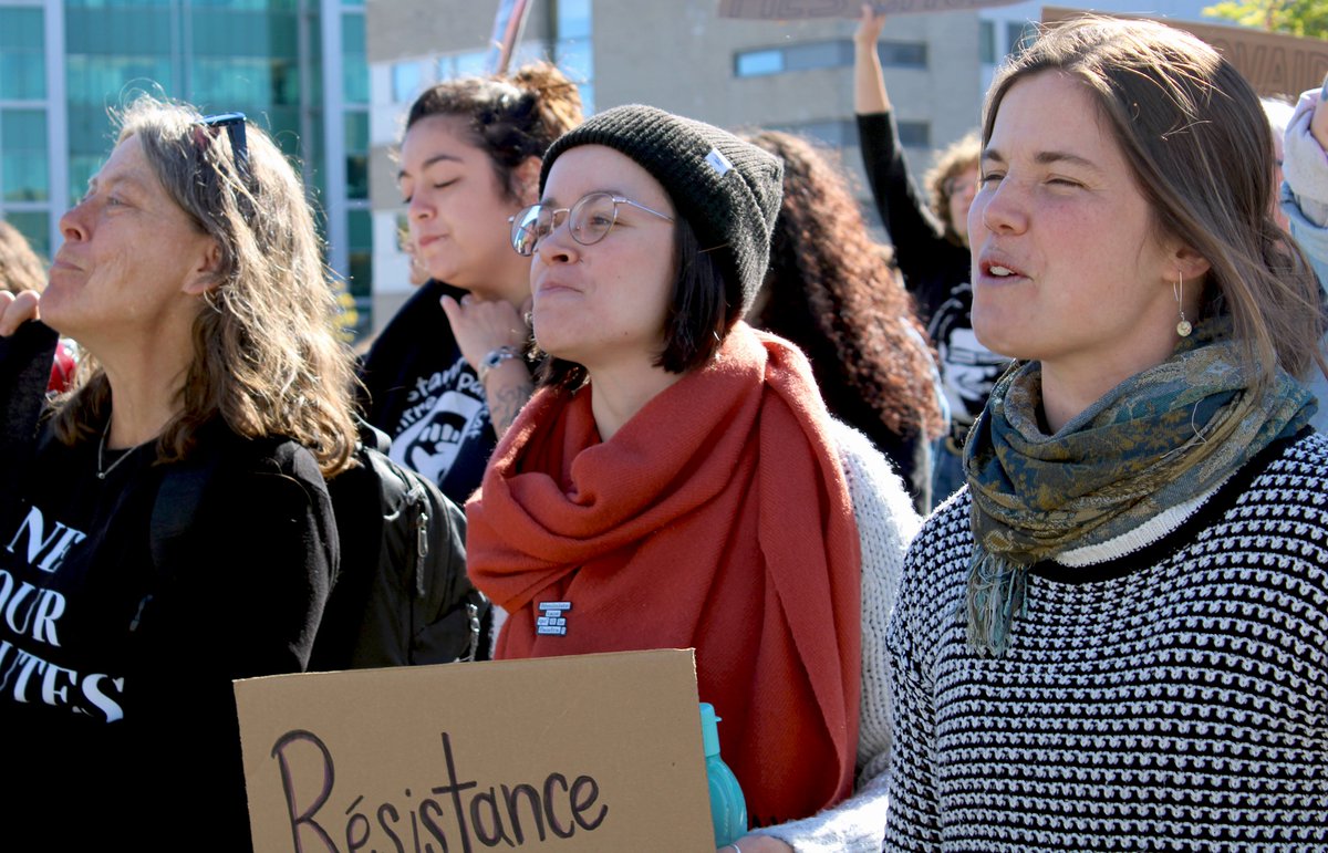 hier c'était l'action féministe à Québec contre le groupe religieux qui manifeste chaque année près du #CHUL contre le droit à l'avortement

Nous y sommes allées pour les contrer et crier plus fort que leurs prières 
#avortement #féminisme #droitÀlAvortement #IVG 
#PROCHOIX