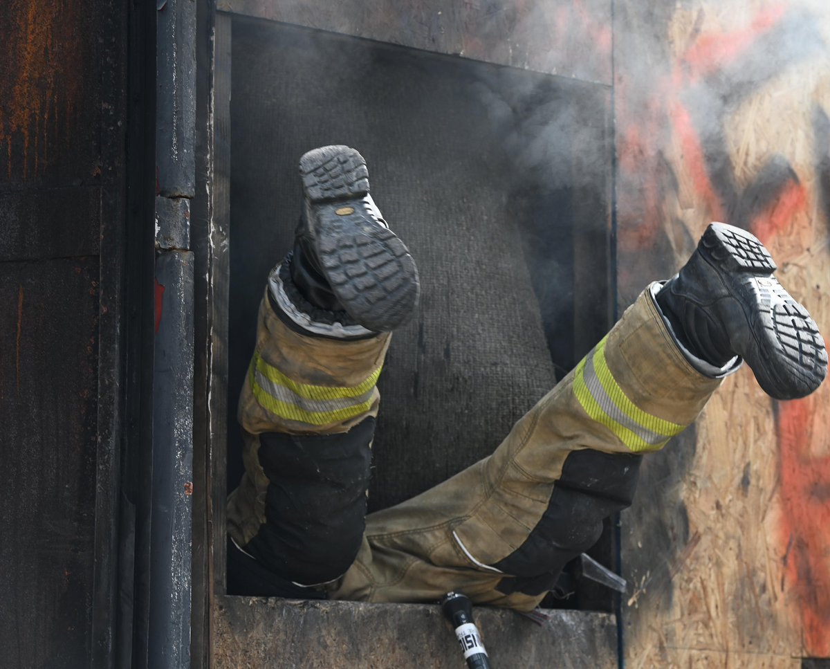 Lloydphoto's tweet photo. Photos: Firehouse Expo 2022 in Columbus. Thanks to @PeterMFirehouse for having me. @Firefrank76 gave a great keynote speech. A great week of training. #LloydMitchellPhotography #FirehouseMagazine #Firefighting #fireservice #firehouse #journalism #ColumbusFD #FDNY #photojournalism https://t.co/3alfyPZKrE