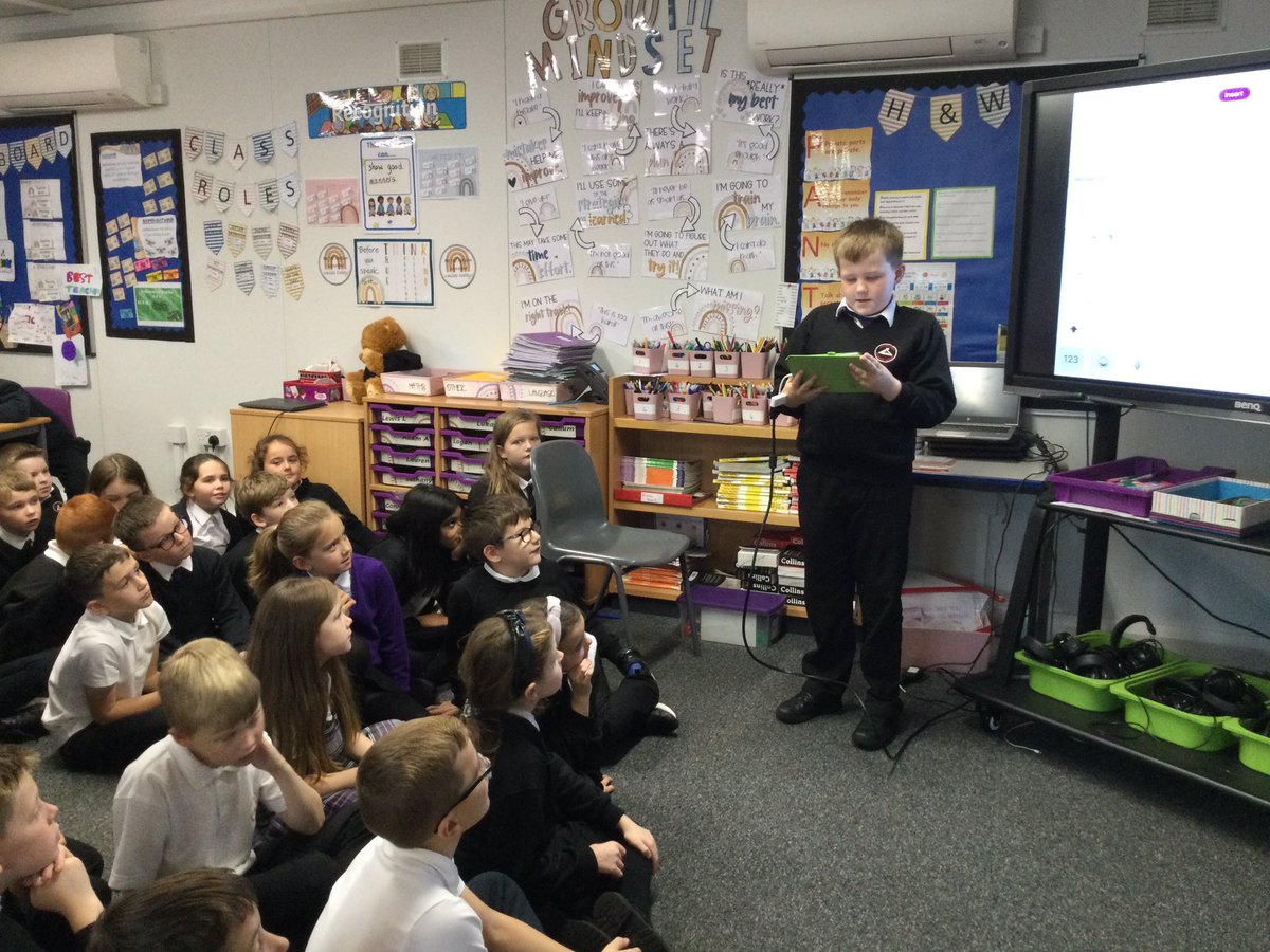 chapelhallPS's tweet photo. Primary 6/7 and Primary 5 sharing their knowledge of digital literacy this afternoon. They enjoyed showing each other the ways they upload their homework using both iPads and laptops. #digitalliteracyweek #SDLW22 @DigiLearnScot https://t.co/cQF6edDBgE