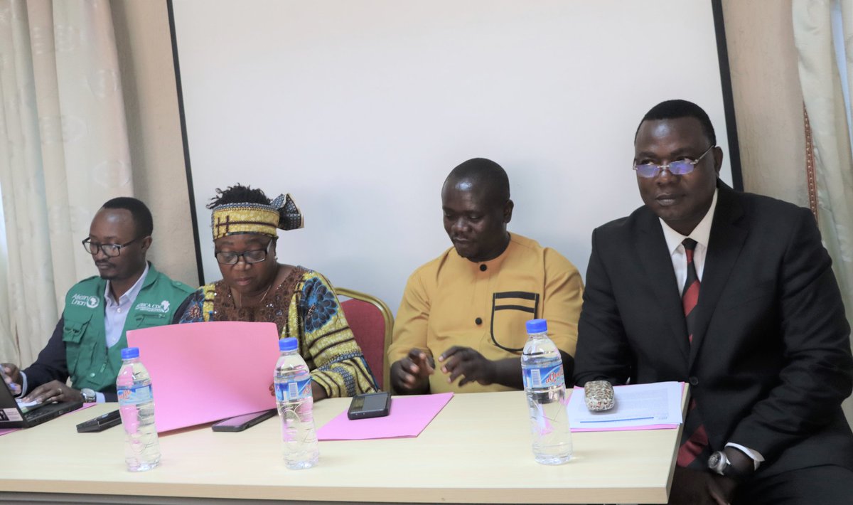 ghsscm's tweet photo. Lab professionals from reference laboratories in Liberia, Cape Verde, Sierra Leone, #Togo, #Benin, and #Mali are meeting in #Liberia for the #SLMTA2 training workshop, 3rd to 7th October 2022, organized by #GHSS with funds from @AfricaCDC.
Read Moreππ½ππ½
https://t.co/BcSrALqkHh https://t.co/04J28XaQTL