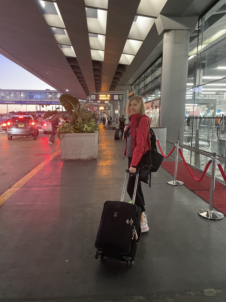 joysquier's tweet image. On my way to join the more than 1500 amazing #RedCross volunteers in Florida after Hurricane Ian. Consider joining our volunteer team. the Red Cross is comprised of 90% volunteers. Redcross.org/volunteer