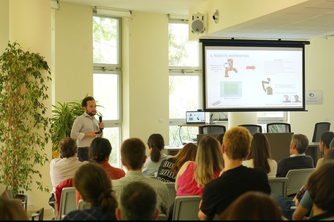 PierpaoloFucile's tweet image. A big thank you to the @CnrNanotec for opening its doors to the #CTR department of @MERLN_UM and to thrilling future collaborations! It&apos;s been a great pleasure showing my #RoboticBioprinting project and all the #AdditiveManufacturing activities of my colleagues!

@MoroniGroup