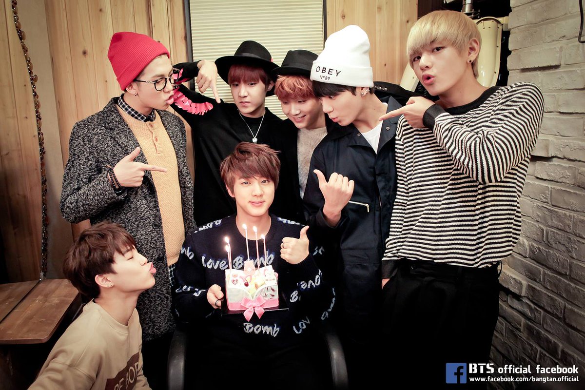 armyflowershop's tweet photo. 💙✨💜🎈🖤🎂🎂🖤🎈💜✨💙
             𝐹𝓁𝑜𝓌𝑒𝓇 𝒟𝑒𝓁𝒾𝓋𝑒𝓇𝓎

𝐹𝑜𝓇: @JohnReavesLive

𝐹𝓇𝑜𝓂: #ARMYbots

𝑀𝑒𝓈𝓈𝒶𝑔𝑒: Happy Belated Born On Day John. Thank you for creating an amazing safe space for the Bots. 

💙✨💜🎈🖤🎂🎂🖤🎈💜✨💙 https://t.co/l5gw9iSFIP
