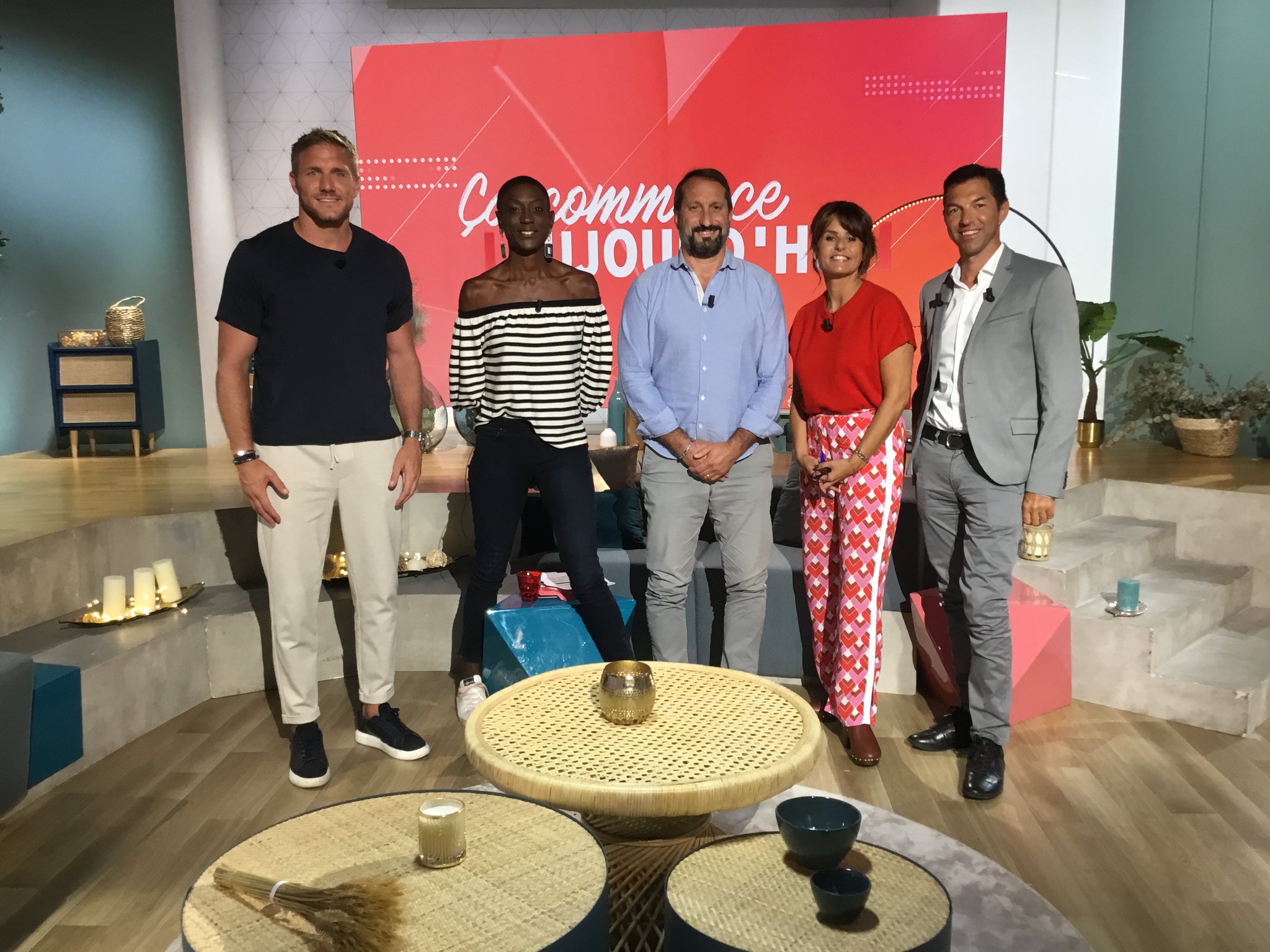 Ça commence aujourd’hui on Twitter: 