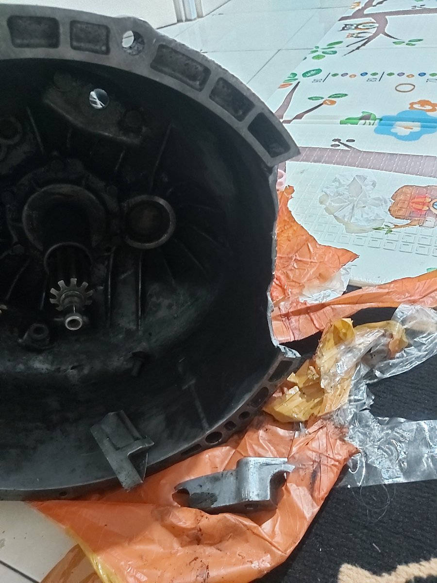 Jasa pengiriman paket nya parah banget, bisa2nya pecah dijalan