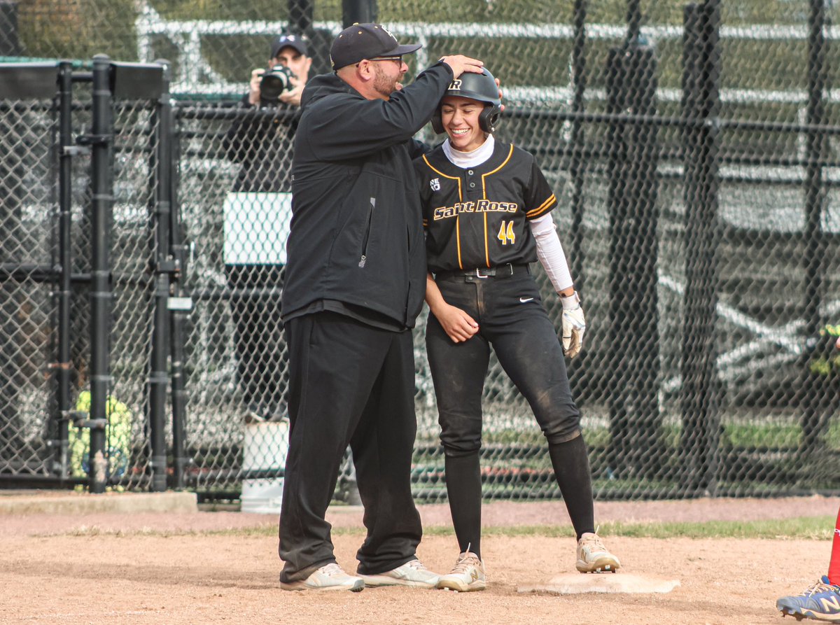 saintrosesb's tweet photo. That feeling when you hit a 2 RBI triple🤑😈 

Welcome back, @abbybehrikis https://t.co/rUZZplCs6T