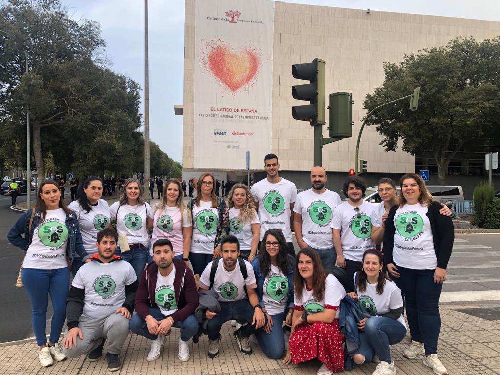 Hoy ha tocado Cáceres...seguimos luchando por nuestros derechos, nuestra especialidad, por una Educación de Calidad 💪💪
#PrimariaExisteyPersiste
#TutoriasParaPrimaria038
#Noal2x1
#Regular33RD15942011
#CadaDocenteSuEspecialidad 
<a href="/GFVara/">Guillermo Fdez Vara</a> <a href="/EstherGMoran/">Esther Gutiérrez</a> <a href="/famayaf/">FranAmaya</a> <a href="/luzseijo/">M Luz Martínez Seijo</a> <a href="/Junta_Ex/">Junta de Extremadura</a>