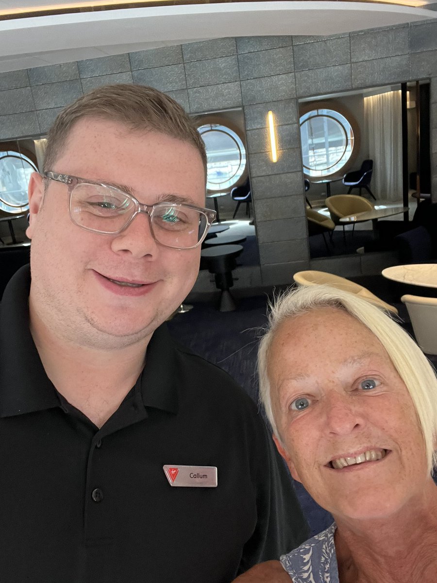 Bumped into Callum today! #virginvoyages #valiantlady #irresistablemef #vvfirstmates 🔻🚢