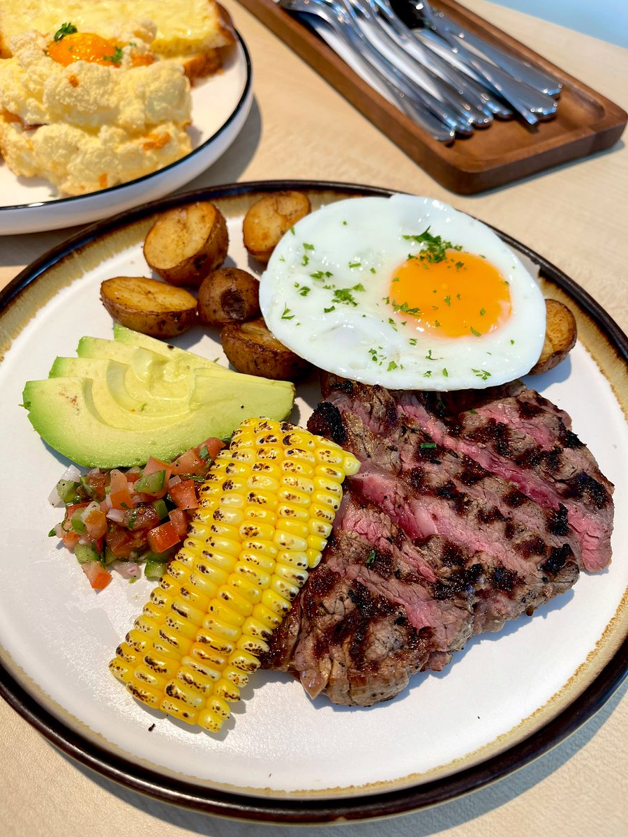 eatwithpanida's tweet photo. นี่เพิ่งไปลองร้าน Brunch ที่อบอุ่นมาก ฟีลลิ่งแบบนั่งชิลกินกะเพื่อน เม้ามอยนู้นนี้ แถมที่ร้านเป็น Pet Friendly นุ้งหมานุ้งแมวน่ารักๆเต็มเลย พาสต้ากุ้งลายเสือดีงามมาก พาสต้าทรัฟเฟิลก็มีด้วยนะ อย่าลืมสั่งน้องไข่ก้อนเมฆ น้องมาแบบฟูนุ่มมากๆ 🎯 Brunch Paradiso @aroii #อร่อยไปแดก https://t.co/GPDy662wAG