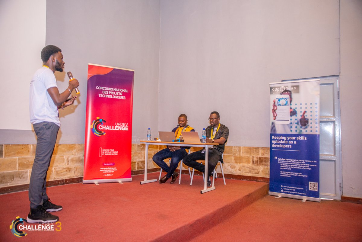 Ingeniouscity's tweet photo. Retour En Images sur la finale d'#UpDevChallenge3 qui s'est déroulée ce 1er octobre 2022 au Kivu International School de GOMA 🇨🇩
@Ingeniouscity est heureux d'avoir accompagné cette initiative d'@DevelopersUp
1/2
----
.
.
.
.
@DarioCongo https://t.co/rsbVWY5uR2