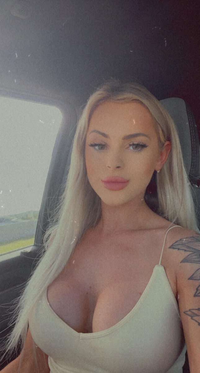 DallasMonroe11's tweet photo. Dallas on you, you know your poppin 😉🥰. Who doesn’t love a hot selfie? Happy Monday to all of my hot friends and amazing clients! 🥰 https://t.co/IaHEM4Qpwi