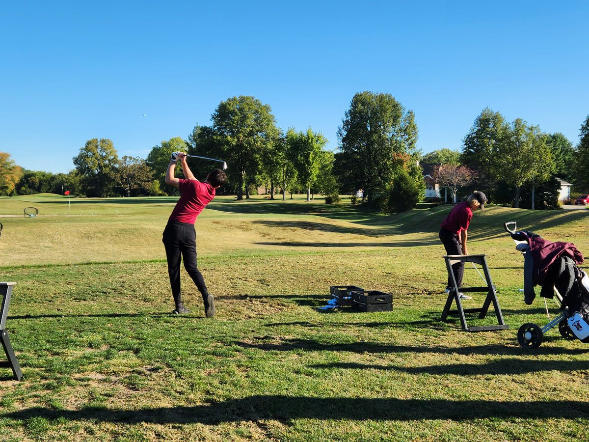 RBHS boys golfers warming up on this brisk morning. #RedBud132 #RedBudHS