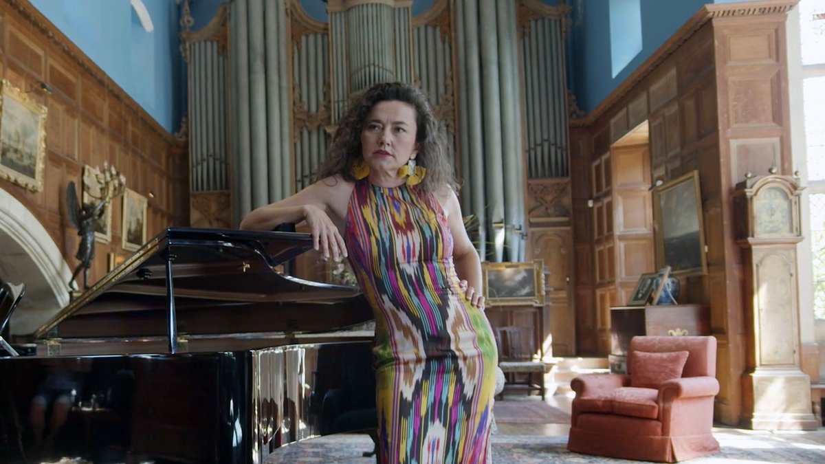 In our latest Organ Room Session with @ClassicFM, Stéphanie d'Oustrac and Ben-San Lau perform music from from Poulenc's La Voix humaine and Offenbach's La Périchole. Watch now: facebook.com/ClassicFM/vide…