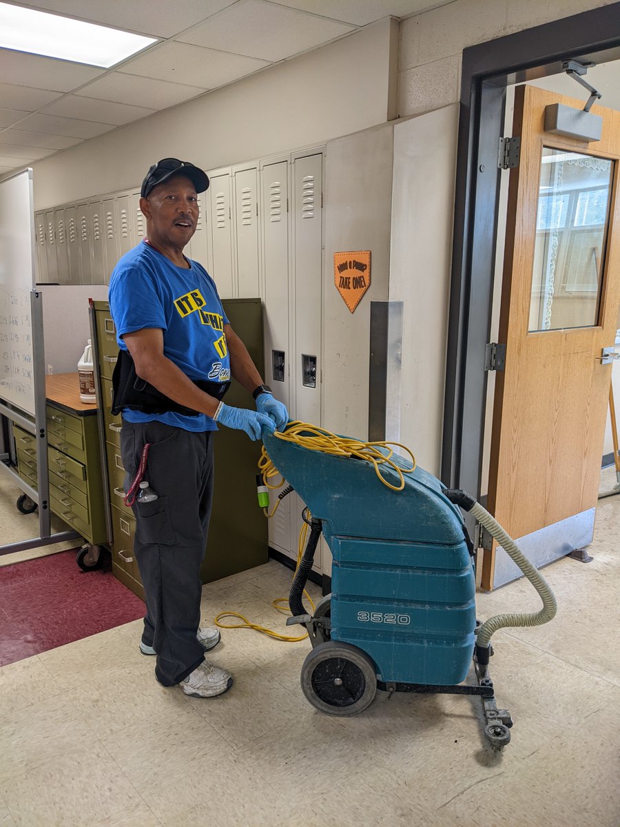 SMCPS_Ops's tweet image. SMCPS Building Service Staff are the best!!!  Let&apos;s all appreciate these amazing individuals who work so hard to support education!
