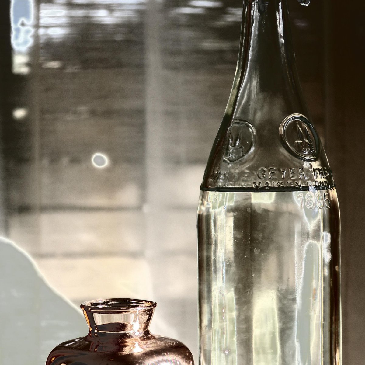 FedecristalV's tweet photo. Concours photo "A travers" : les 3 photos qui ont obtenues le plus de suffrages du public !
🏆 My-ly vu : “Quand l’ombre se retire”
🏆Regard26 : “Verre de gris” 
🏆 Cest_a_vousqueje.parle : “Quelque chose de Vasarely”
#verre #cristal #IYOG @wipplay https://t.co/FZFiWZG1pT
