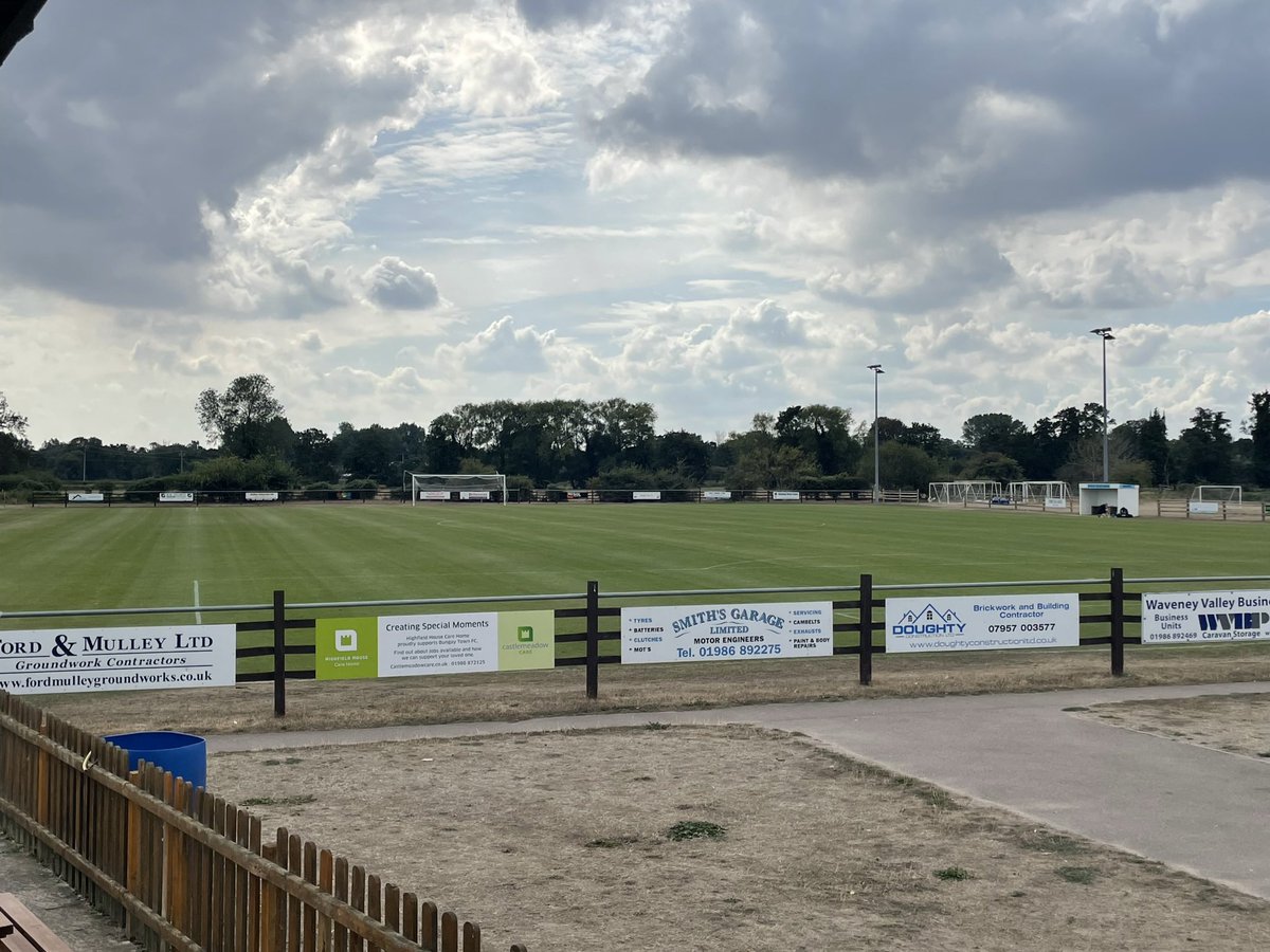 BungayTownFC's tweet photo. @EnglandFootball Bungay Town Football Club. Pitch maintained and kept by our dedicated volunteer groundsman Graham Mickleburgh 🤝🏽 https://t.co/w27Sf6vH0A