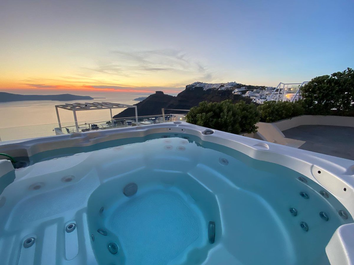 WhereWedding's tweet photo. Looking for a wedding venue in Greece with an amazing sunset view? 👉Sunset View Villa Santorini: https://t.co/48QXcFaNo5 😍
#weddingingreece #weddingseason #weddingsantorini #weddingvenue #weddingbythesea #wedding #Greece https://t.co/tzkSLbGzQM