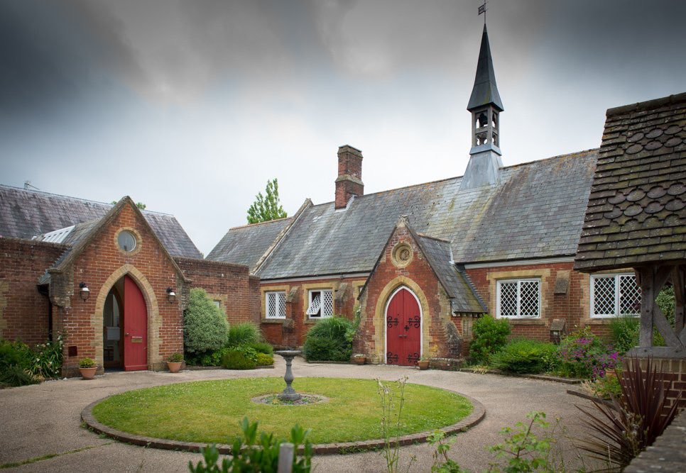 Discover our highly successful, family friendly primary school in a beautiful and historic location.
OPEN DAY Tuesday 11th October 10am, 1.30pm or 6pm