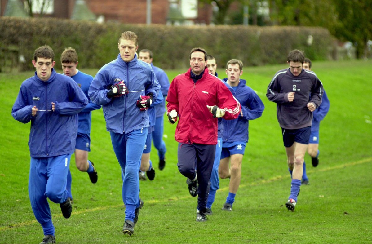 One for the #cufc experts here. Who can name the goalkeeper in the red top training with the Blues back in the day? 🤔🧤