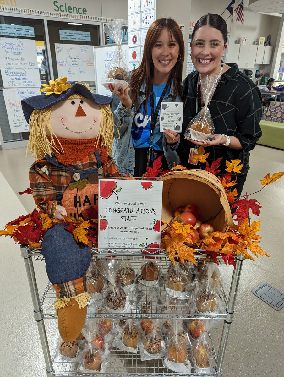 Ruby__Bryant's tweet photo. What a yummy start to the school week!! 🍎 This was such a sweet way to celebrate that we are an #AppleDistinguished school for the 4th year in a row!! 🤗💙 #RJLyear9 https://t.co/2XTDGm4GlR