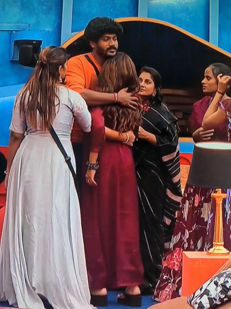 abiggerboss's tweet photo. Another #Surthi moment 🥳🥳♥️♥️.
#Rjsurya
#Vasanthi
#BiggBossTelugu6 https://t.co/1skpVJdKQr