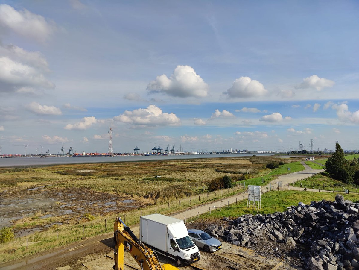 aerts_jerom's tweet photo. Friday we went on an amazing excursion co-organized by @nl_yhs and @Boussinesq2! We visited the https://t.co/0Orv8wFAwf project that strengthens the climate resilience of the coastal areas of Belgium, the Netherlands, and the UK. https://t.co/2p4KrHCSX3