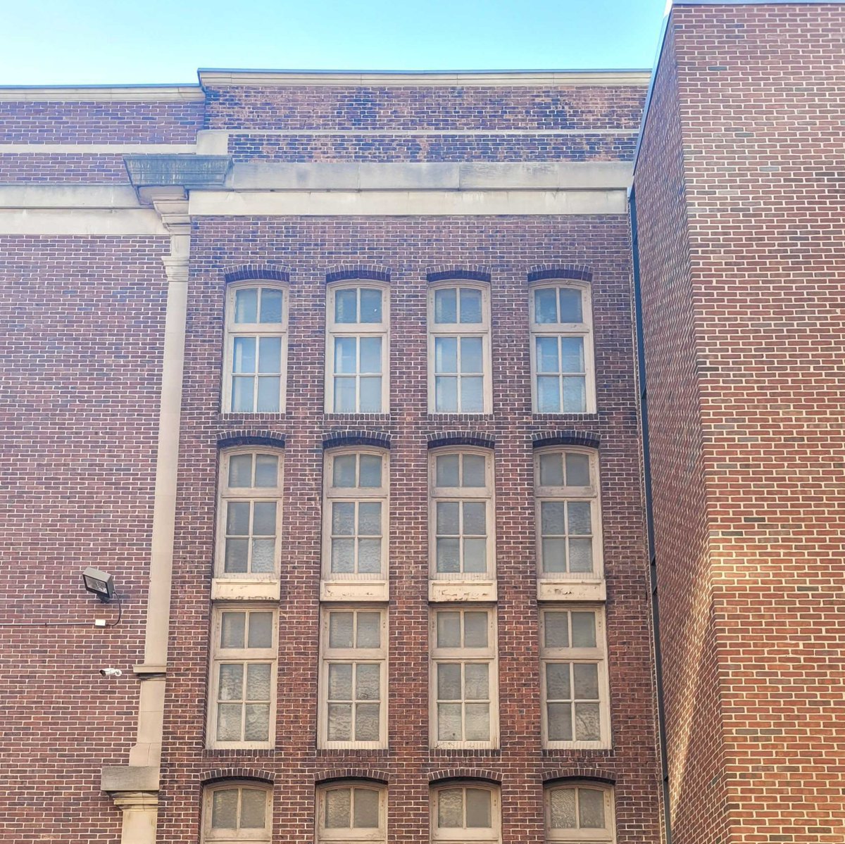 CPPHistMedLib's tweet photo. 👀 Look at those #stacks! It's #WorldArchitectureDay. Here at the Historical Medical Library we thought we'd share our original #historical #librarystacks, designed by Snead &amp; Co. of Jersey City, New Jersey.

Peek at the 1931 Snead &amp; Co. Catalog here➡️ https://t.co/HIlSY2ykBO https://t.co/FxqEieJs3a