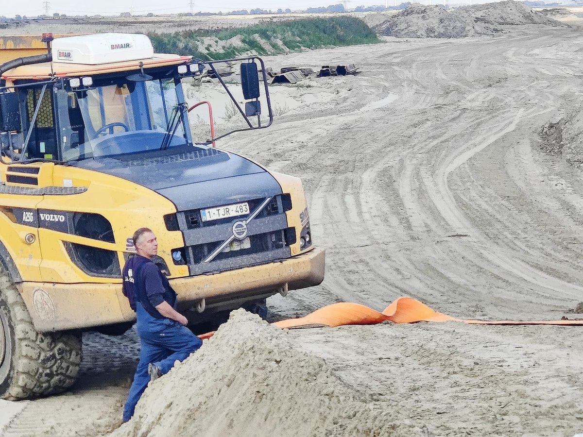 aerts_jerom's tweet photo. Besides being informative and having great weather, we encountered some field work challenges along the way... https://t.co/eF8i8voBFK