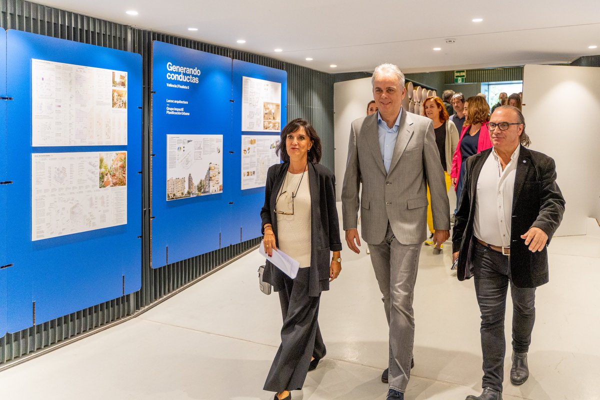 Hector_Illueca_'s tweet photo. Hui hem celebrat el #DiaMundialdelaArquitectura obrint les portes de l'exposició #ProjectesPilot per a la construcció d'habitatges públics innovadors al @ArquitectosCTAV. Una mostra que ens ajuda a entendre l'arquitectura com una forma de pensar la societat del futur. Seguim! https://t.co/Gjuwsvp08k