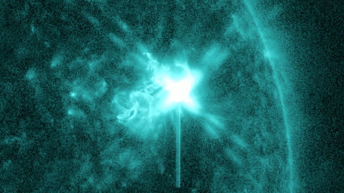 on Twitter "Major solar flare disrupts Hurricane Ian