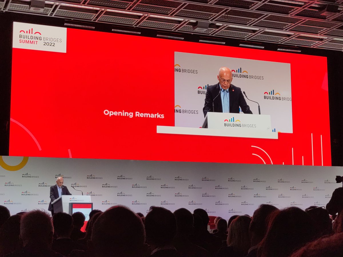 When 🇨🇭 finance minister Ueli Maurer explains that 'Switzerland sets the state of the art in terms of finance transparency for climate action' during #BuildingBridges22 in #Geneva, applauded by 800 finance & UN delegates, you know we need climate resistance! ✊🏾#DeFundClimateChaos