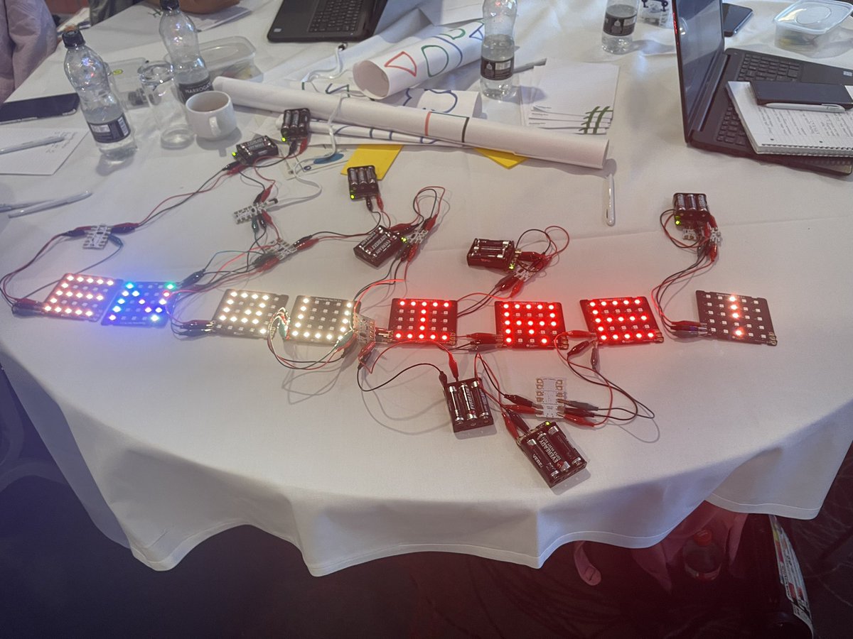 RebeccaVClayton's tweet photo. ELT computing leads working collaboratively with Crumble kits to design and follow algorithms. @RedfernElec @EnquireTrust @enquireict https://t.co/EkJi1eIRoY