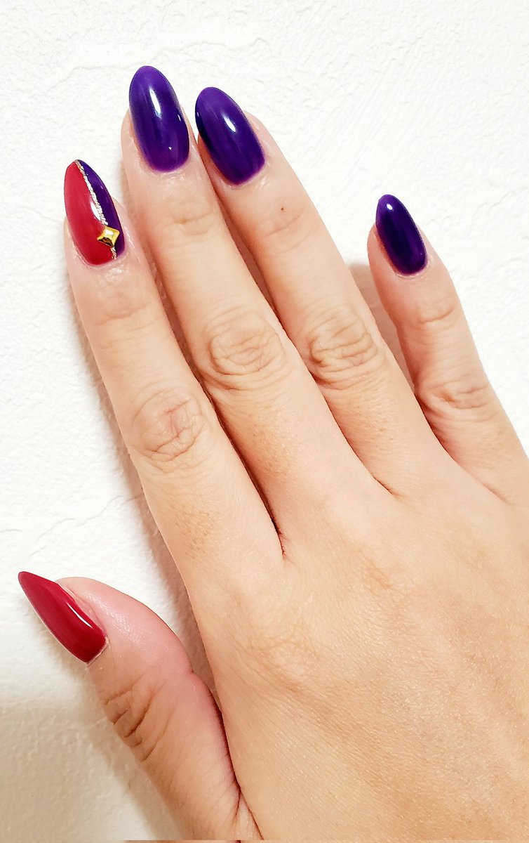 purple nails nail polish out of frame fingernails pov hands white background 1girl  illustration images