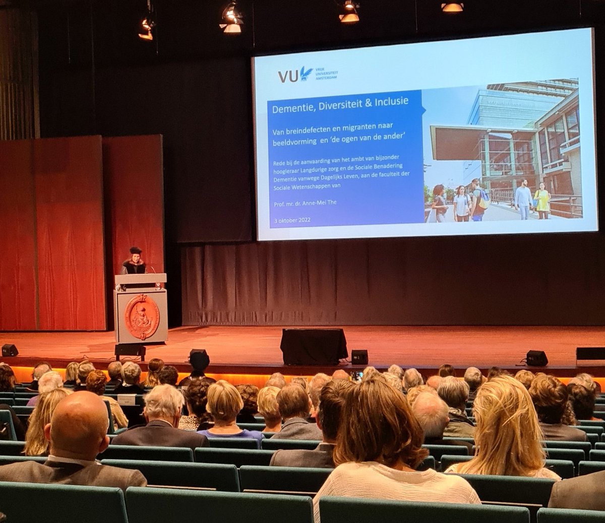 'De focus ligt nog steeds op mankementen en niet op wat mensen met dementie nog wel kunnen. Goede bedoelingen zijn geen garantie.' <a href="/annemeithenl/">Anne-Mei The</a> #oratie #dementie #diversiteit #inclusie