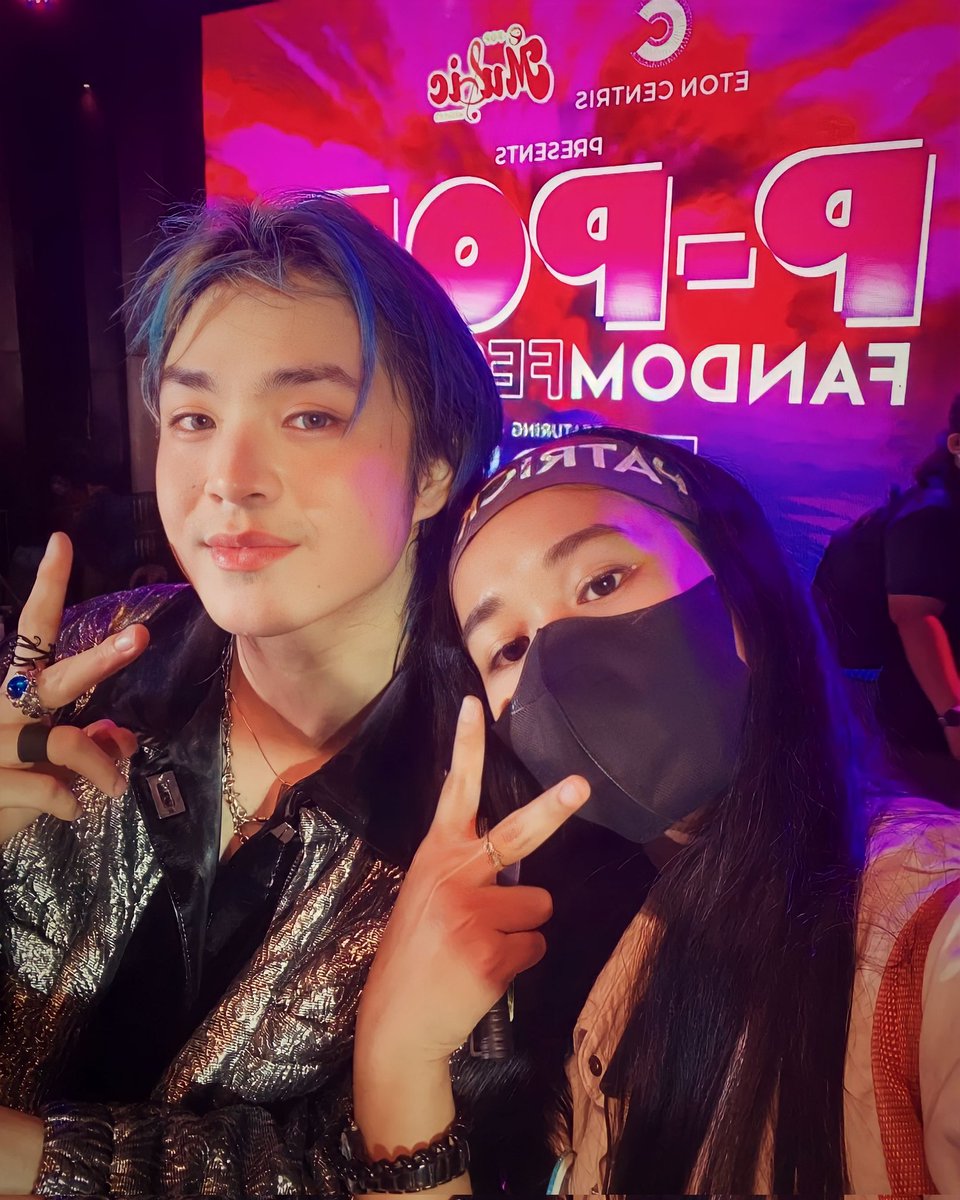simp4ptrckloml's tweet photo. 5/5 
[M&amp;G with @vxonofficial]
I'm cryingg soo bad hiks 🥹 still on cloud 9 seeing you this close. during the M&amp;G I was gobsmacked like all I wanted to do was tell them how much I love and appreciate them tapos wala speechless and starstruck ang ferson so forda picture nalang 😭😭 https://t.co/8uFA1AHWfg