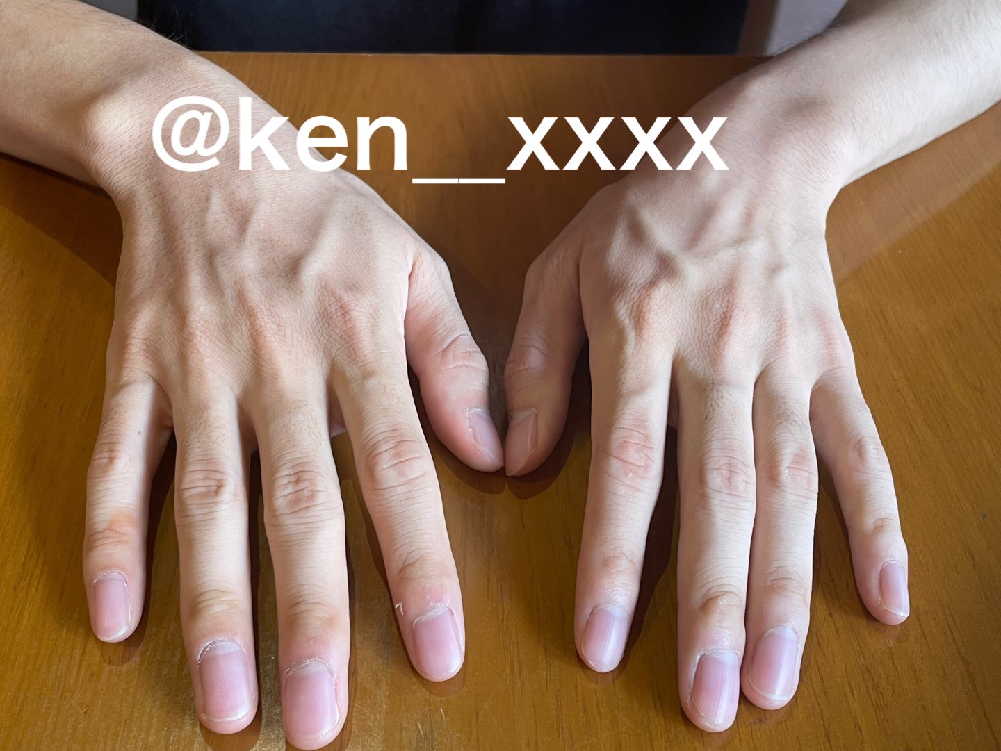けん この前会った女の子に手の写真撮ってもらったから載せとくね この手と手繋いでデートしたい手フェチの子居る デートした後は T Co Z3szjgrq1l Twitter