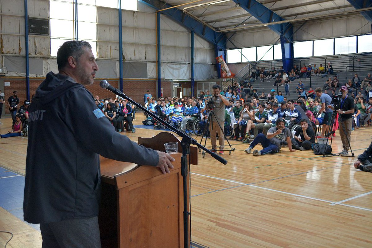 chubutdeportes_'s tweet photo. #DeporteAdaptado 
“Ver tantas caras felices es lo más lindo de la vida”
El presidente de Chubut Deportes Gustavo Hernández, e integrantes del Ente Patagónico del Deporte, hicieron un balance de los juegos #ParaEpade desarrollados en Esquel. 
Nota➡ https://t.co/HL7rXJeNKD https://t.co/BuZ4KYSogx