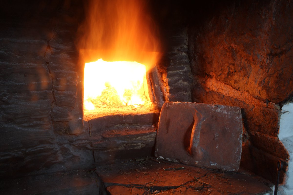 After a few years of not being used, the #Victorian cloam oven was once again fired up today, and the recipes of the past were baked back to life. 

Join us for more traditional #baking on Thursday 6 and Saturday 8 October, 11am-1pm. Normal admission applies. #Tintagel #Cornwall