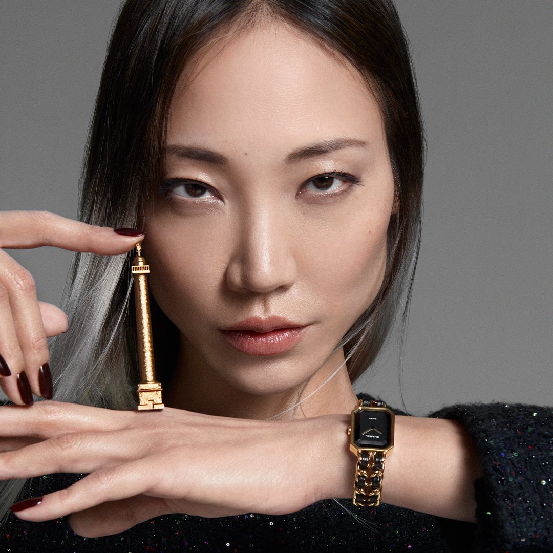 CHANEL's tweet image. The case of the PREMIÈRE ÉDITION ORIGINALE watch evokes the stopper of the N°5 fragrance bottle as well as the octagonal shape of Place Vendôme.

Learn more on chanel.com/-Premiere_TW2_…

#CHANELPremiere #CHANELWatches