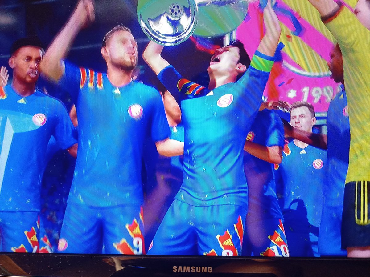 PerezChory's tweet photo. Última temporada de Chory Pérez en el Andorra 🟥🟦🟥:
-Campeón de la Champions League
-Campeón de la FA CUP
-Campeón de la Carabao Cup https://t.co/oGoP99Xgiw
