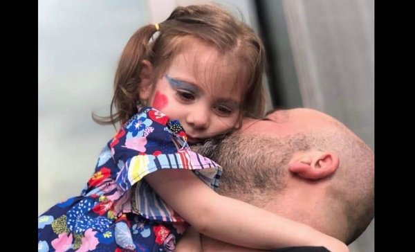 NormEnder's tweet image. Mekanı cennet olsun diye geçiştirecek, parayla yardımla avutacak, en ağır cezayı alsalar dahi soğutacak bir vicdanım kalmadı artık benim. İşte nefret söylemleri ve adaletsizliğin şımarttığı katiller, hadi efendiler o gücünüzle bir babayı kızının kollarına geri getirin. #OnurŞener