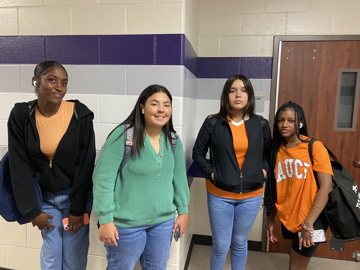 RPHS_PEHealth's tweet photo. 2nd period Battle of classes..⁦@RPHS_Panthers⁩ ⁦@RGAPMobileLive⁩ https://t.co/bNYc8L2Y5a
