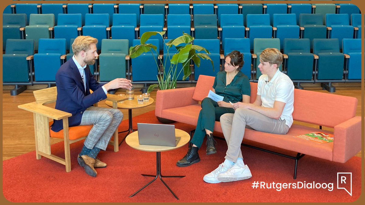 RutgersNL's tweet photo. Jongeren beoordelen hun seksuele vorming met een 5.8. "Ik vind dat heel slecht," zegt @denniswiersma "Het is juist belangrijk om te praten over seksualiteit. Om daar voor jezelf comfortabel mee te worden, kennis van te hebben en dat je je niet hoeft te schamen." 

#RutgersDialoog https://t.co/ztqgVPhb9G